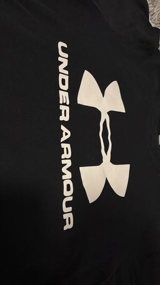 Camiseta Under Armour Negra Logo Blanco