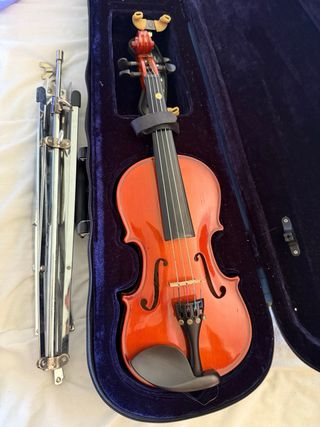 Violín con funda y atril