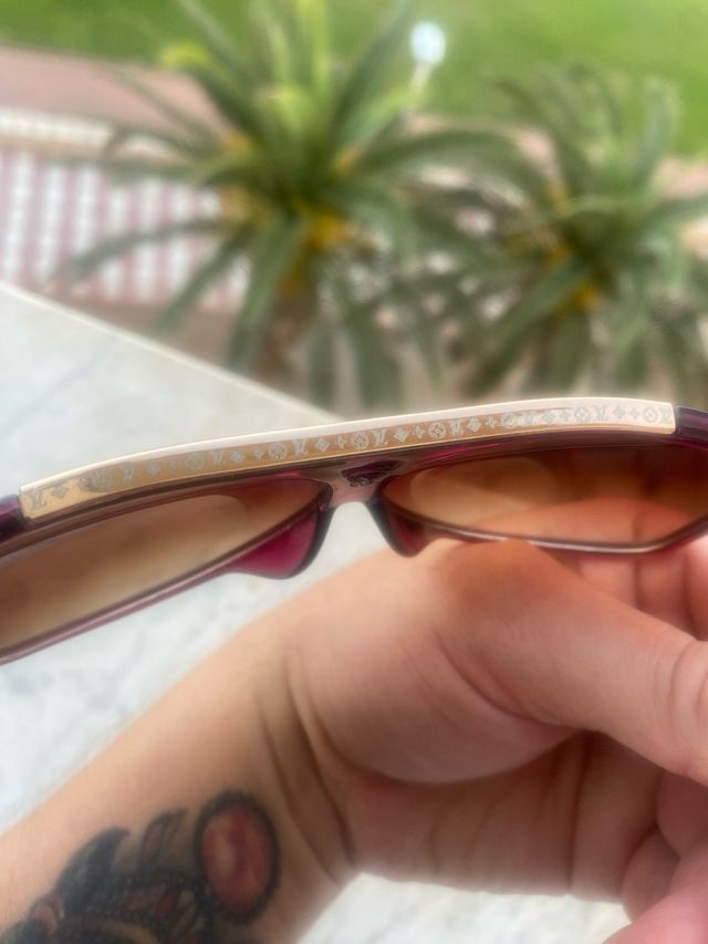 Gafas de sol Louis Vuitton doradas y moradas