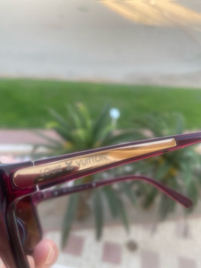 Gafas de sol Louis Vuitton doradas y moradas