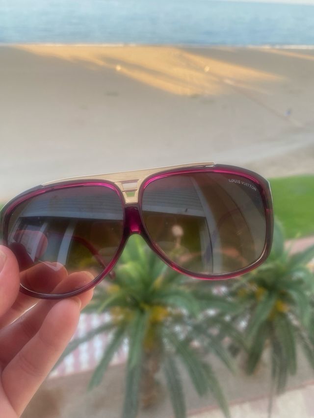 Gafas de sol Louis Vuitton doradas y moradas