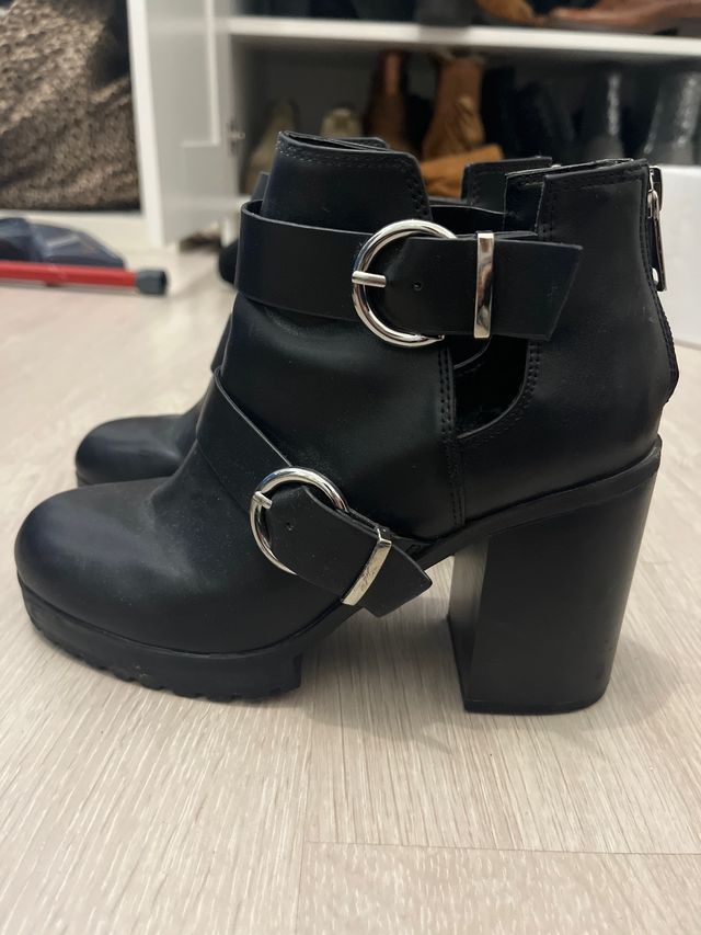 Botines negros tacón con hebillas