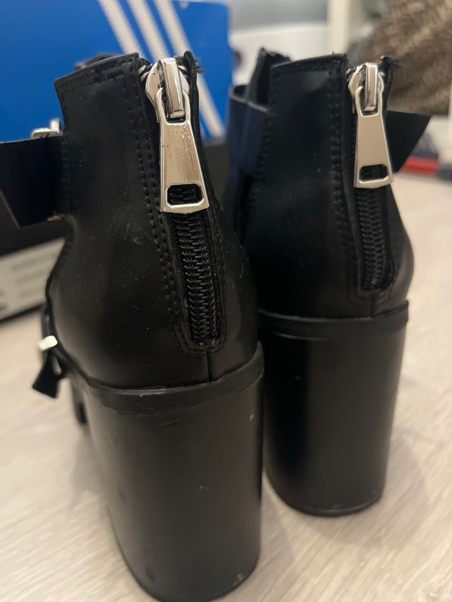 Botines negros tacón con hebillas