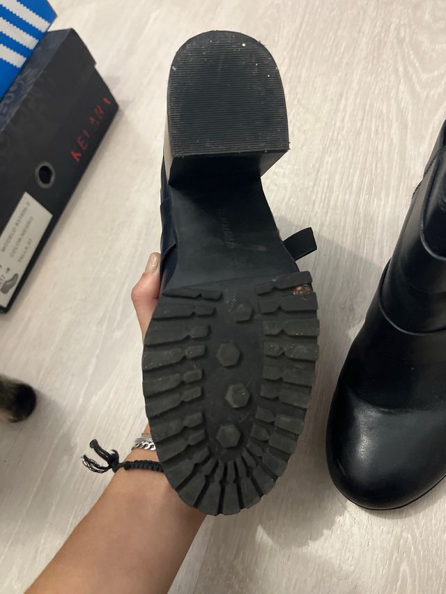 Botines negros tacón con hebillas