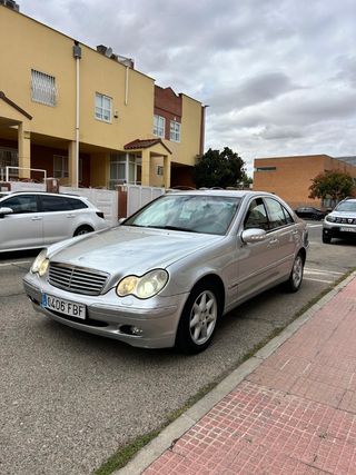 Mercedes-Benz Clase C 2004
