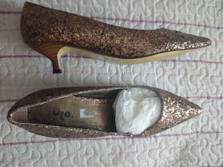 Zapatos dorados brillantes talla 39