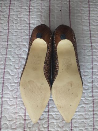 Zapatos dorados brillantes talla 39