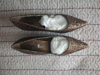 Zapatos dorados brillantes talla 39