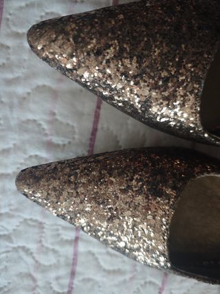 Zapatos dorados brillantes talla 39