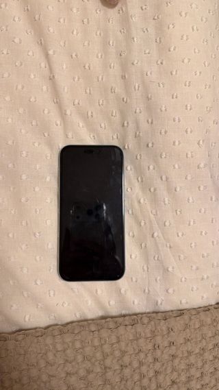 iPhone 15 256GB Plata el móvil está impoluto