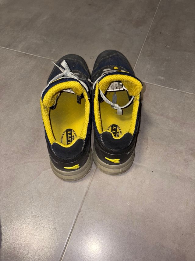 Zapatillas de trabajo punta reforzada