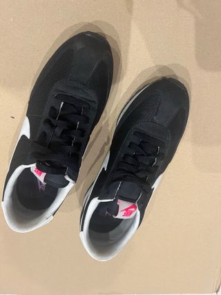 Tenis Nike Mujer Negros y Blancos