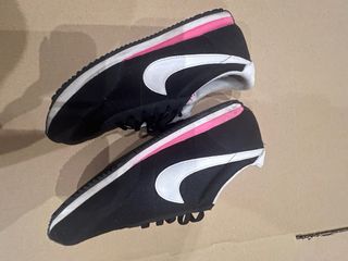 Tenis Nike Mujer Negros y Blancos