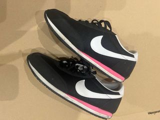 Tenis Nike Mujer Negros y Blancos
