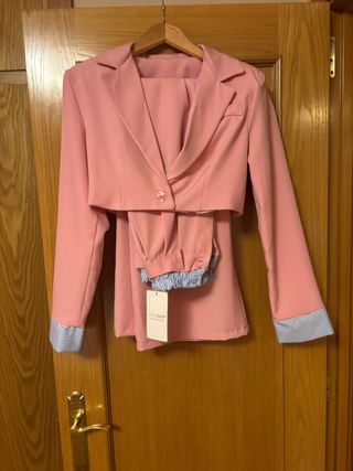 Traje chaqueta rosa ZOE SHOP