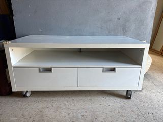 Mesa de TV con ruedas