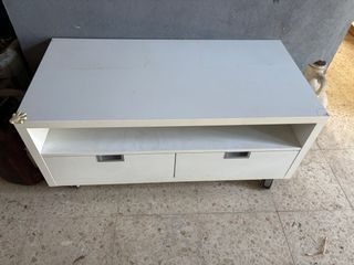 Mesa de TV con ruedas