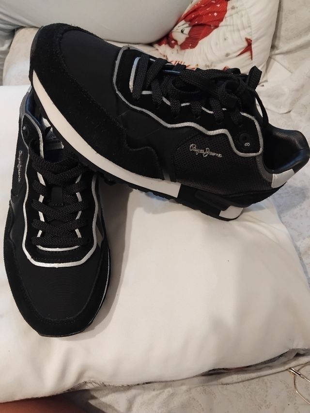 Zapatillas Pepe Jeans Negras y Plateadas