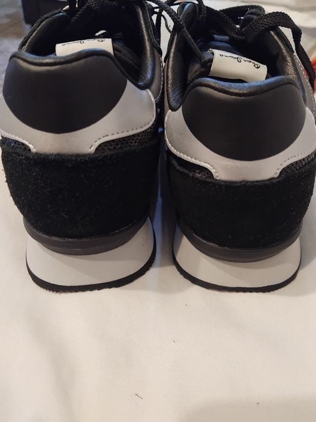 Zapatillas Pepe Jeans Negras y Plateadas
