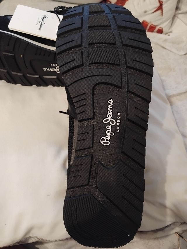 Zapatillas Pepe Jeans Negras y Plateadas