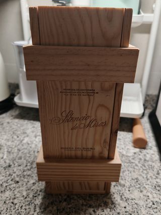Bonita caja de Vino vacía Silencio de Miros.