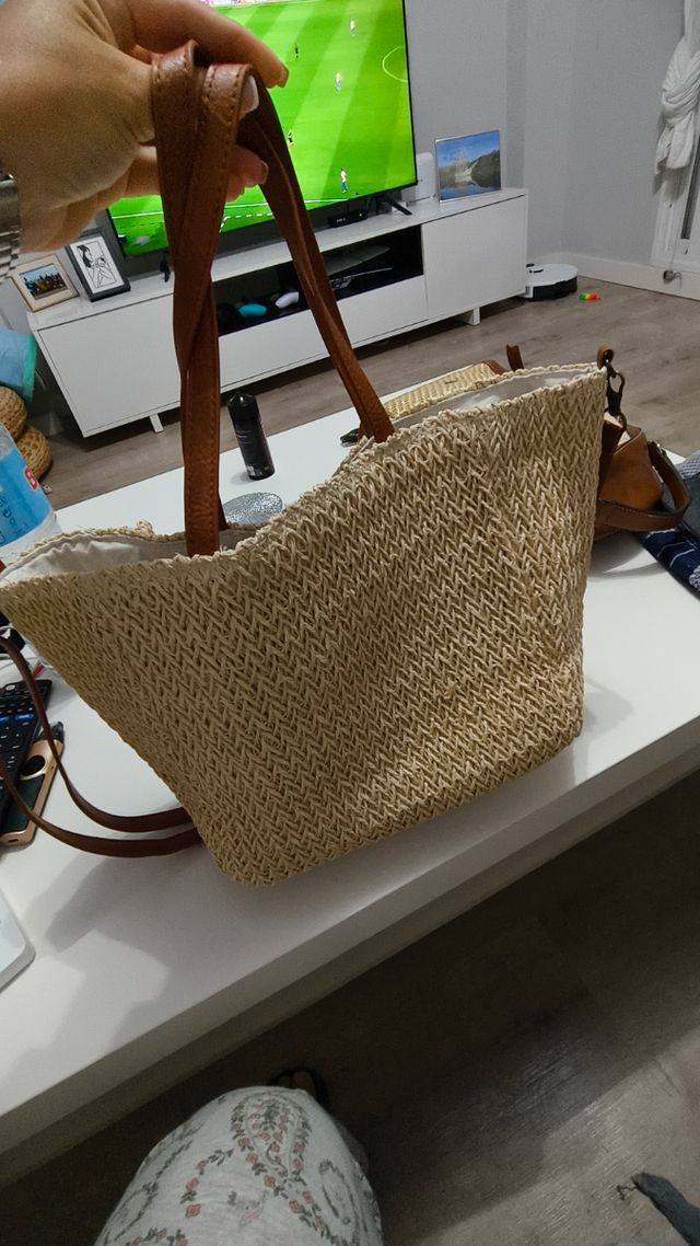 Bolso de paja beige y marrón