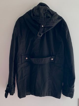 Cazadora negra Zara. Talla L