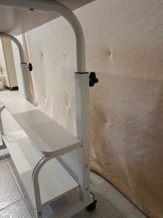Mesa de ordenador ajustable