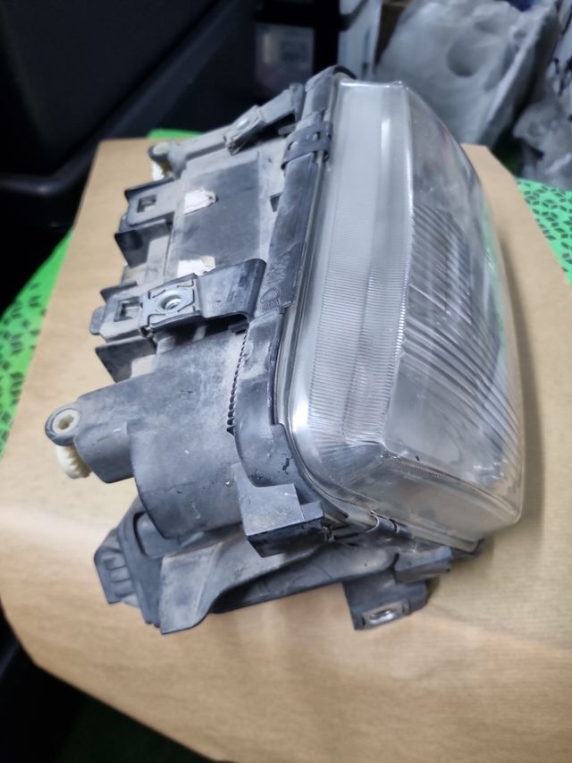 Faro Audi A3 8L Derecho