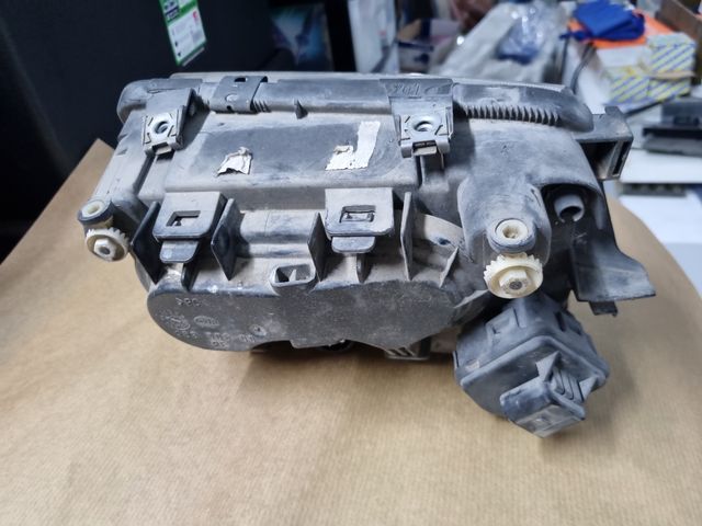 Faro Audi A3 8L Derecho