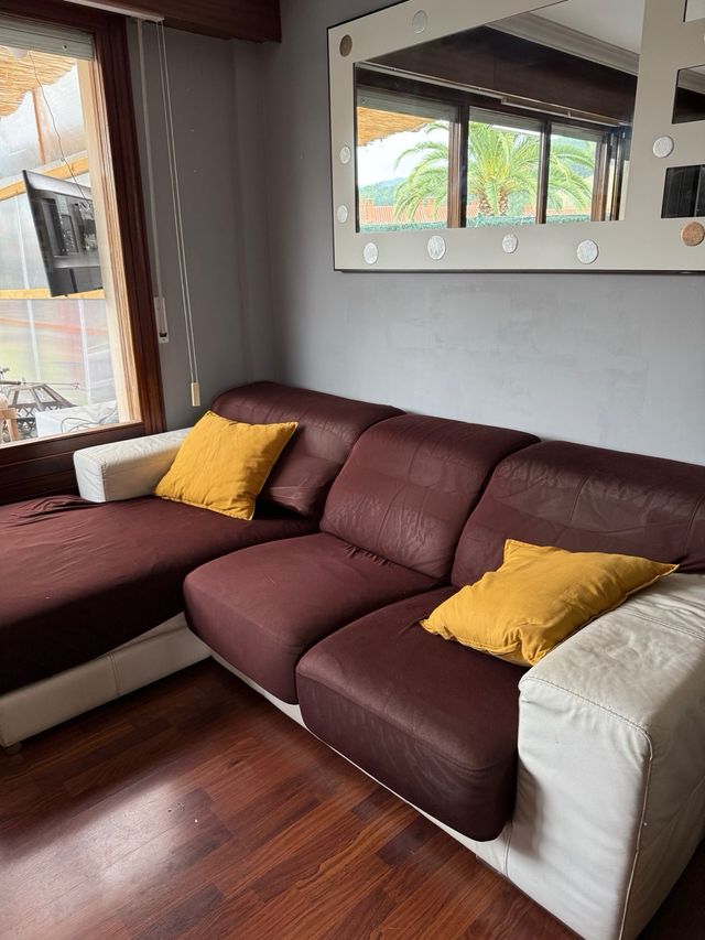 Sofá seccional de cuero blanco