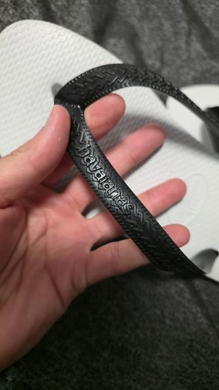 Havaianas Brancas e Pretas Tamanho 42