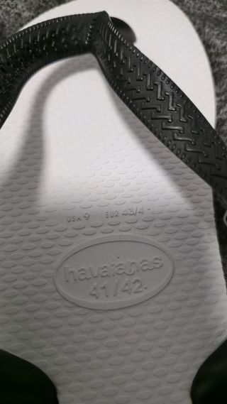Havaianas Brancas e Pretas Tamanho 42