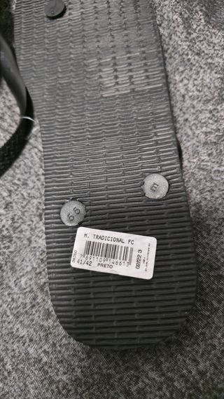 Havaianas Brancas e Pretas Tamanho 42