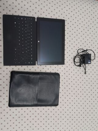 Microsoft Surface RT Tablet + Teclado