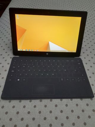 Microsoft Surface RT Tablet + Teclado
