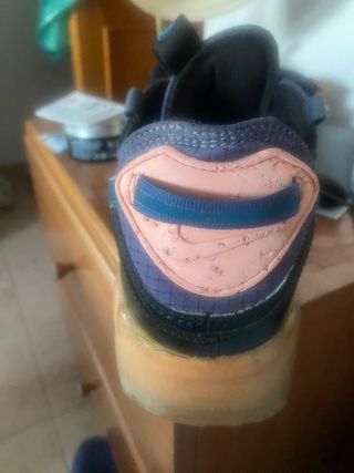 Zapatillas deportivas azules y verde azulado
