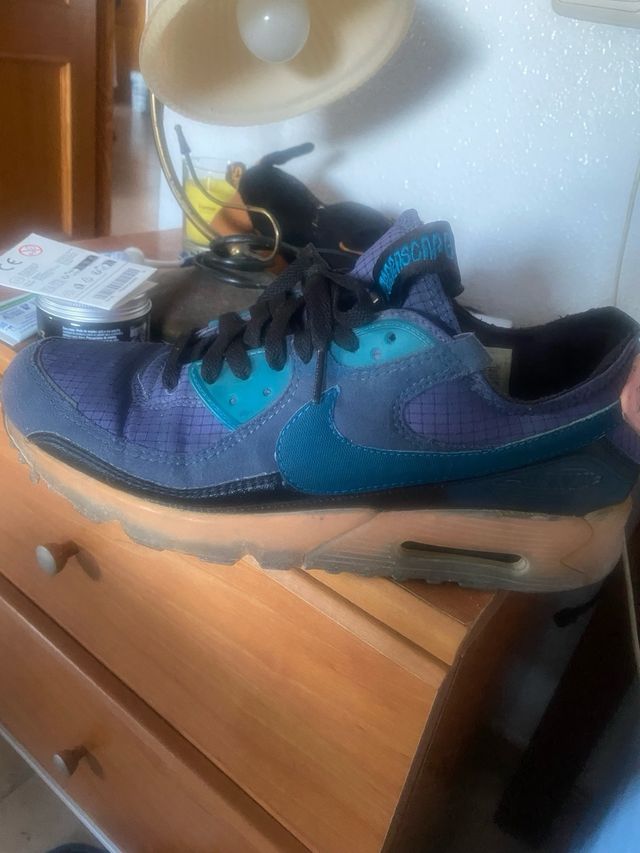 Zapatillas deportivas azules y verde azulado