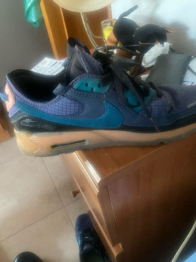 Zapatillas deportivas azules y verde azulado