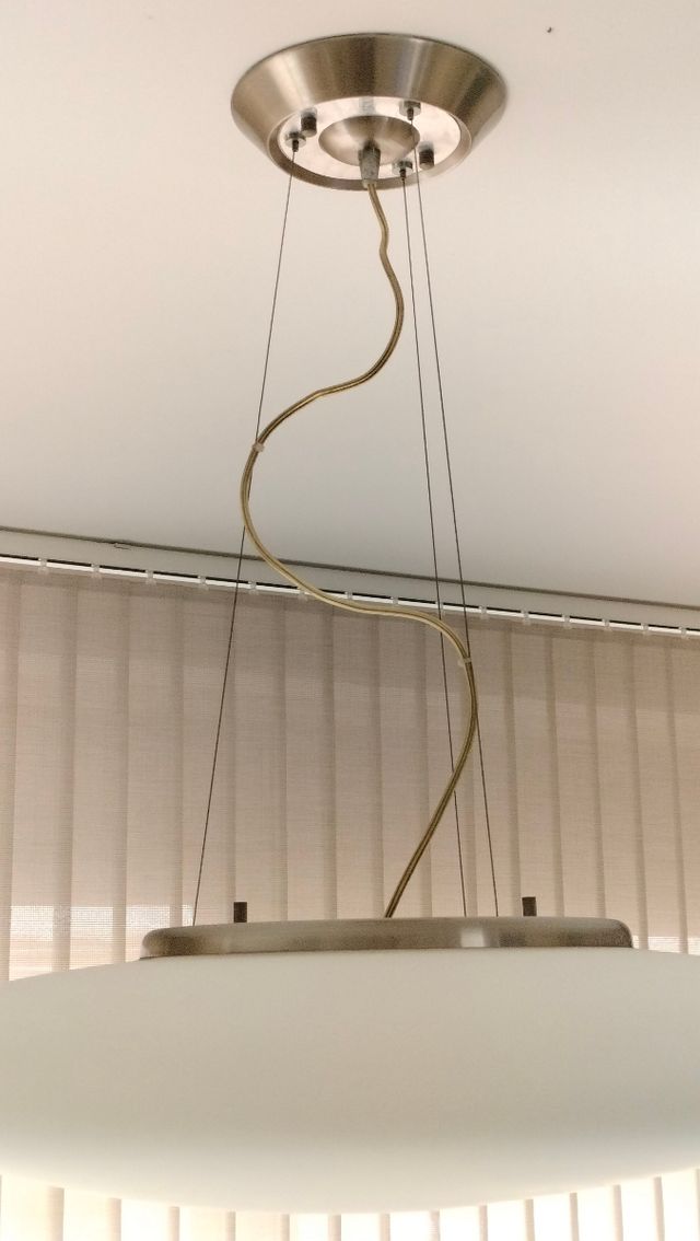 Lámpara de techo moderna.