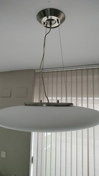 Lámpara de techo moderna.