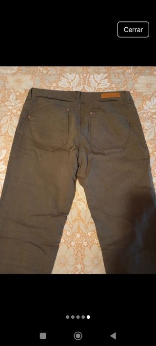 Pantalón ajustado verde oliva