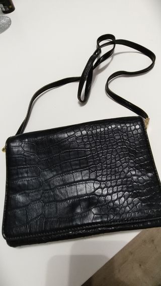 Bolso negro efecto piel cocodrilo