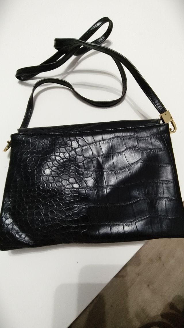 Bolso negro efecto piel cocodrilo