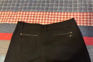 Pantalón negro mujer con cremalleras. Talla L