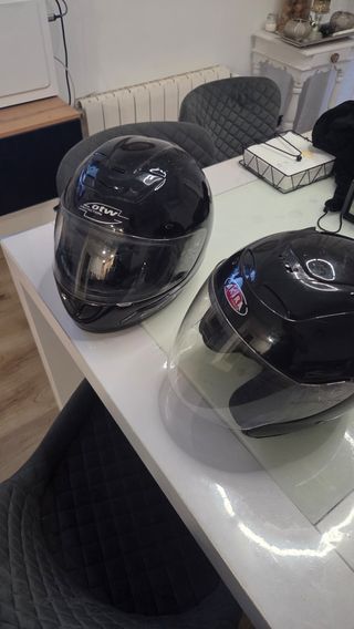 Cascos de moto negros