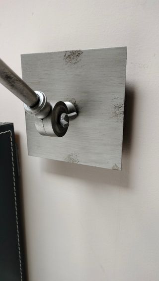 Aplique de pared metálico con pantalla de cristal