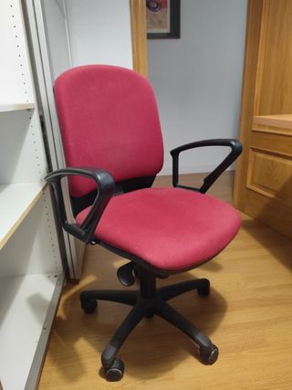 Escritorio madera y silla 
