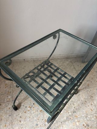 Mesa auxiliar con rueda