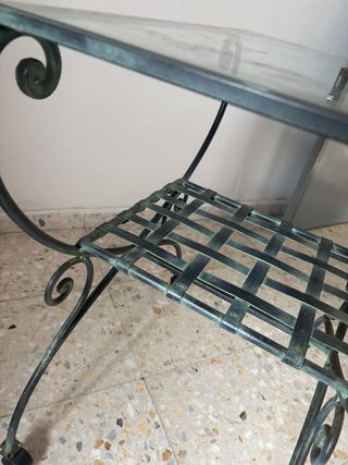 Mesa auxiliar con rueda